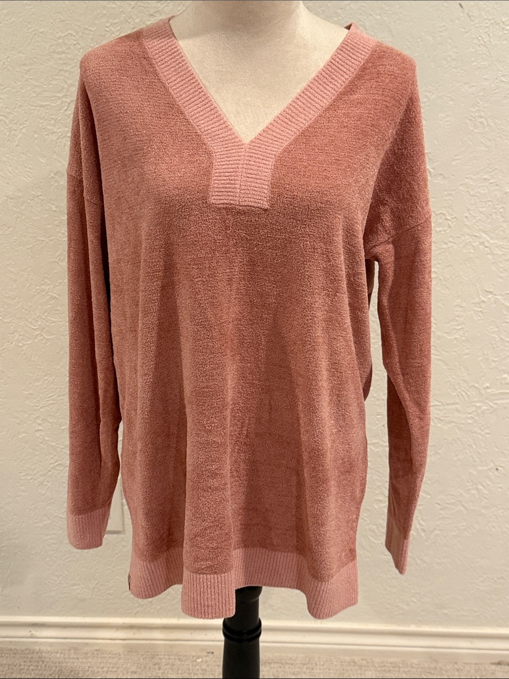 Barefoot Dreams Cozy Chic V-Neck Sweater in Dusty Pink size Large